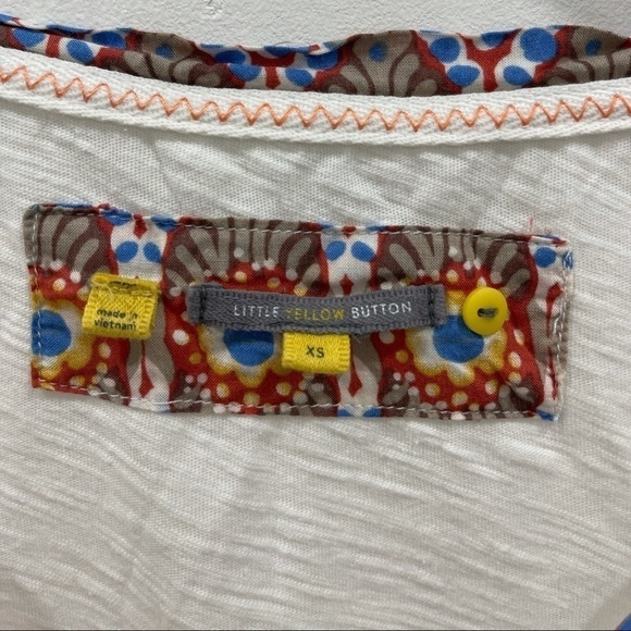 Anthropologie Little Yellow Button Embroidered Cuff White Top XS - Picture 6 of 9
